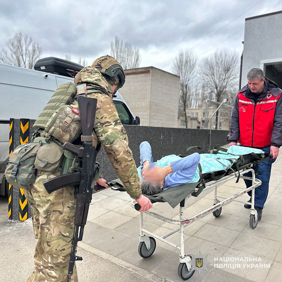 «Білі янголи» евакуювали з небезпеки маломобільних мешканців Нікопольщини - 09.03.2026