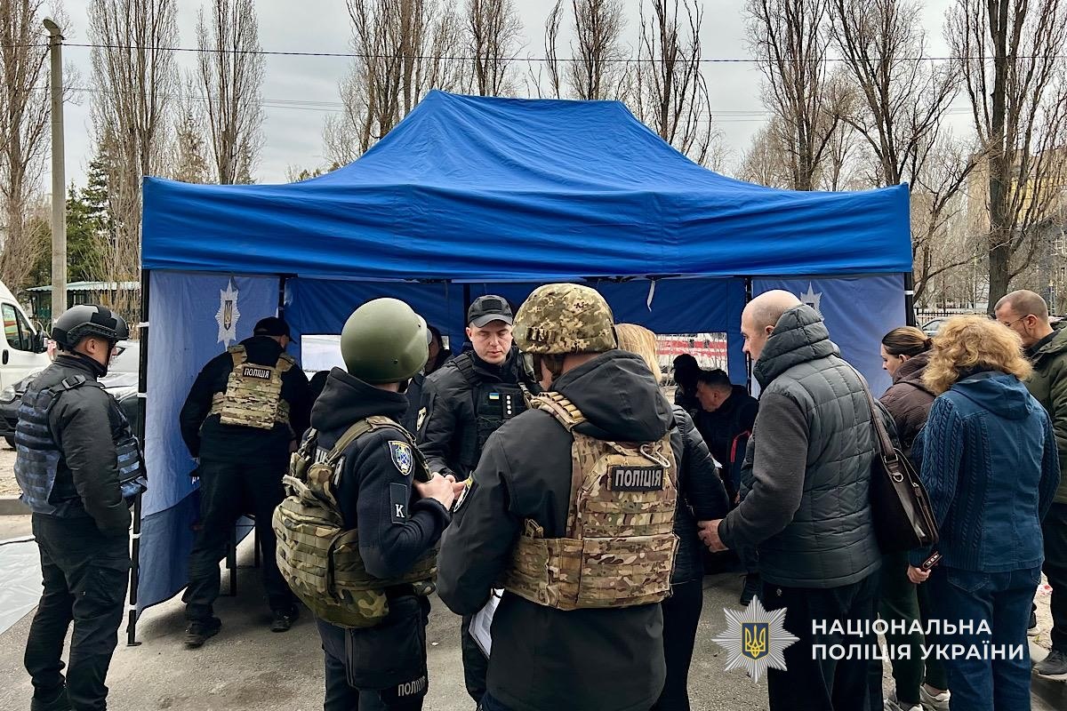 Дніпро після ворожої атаки: поліція документує наслідки та допомагає постраждалим - 24.03.2026