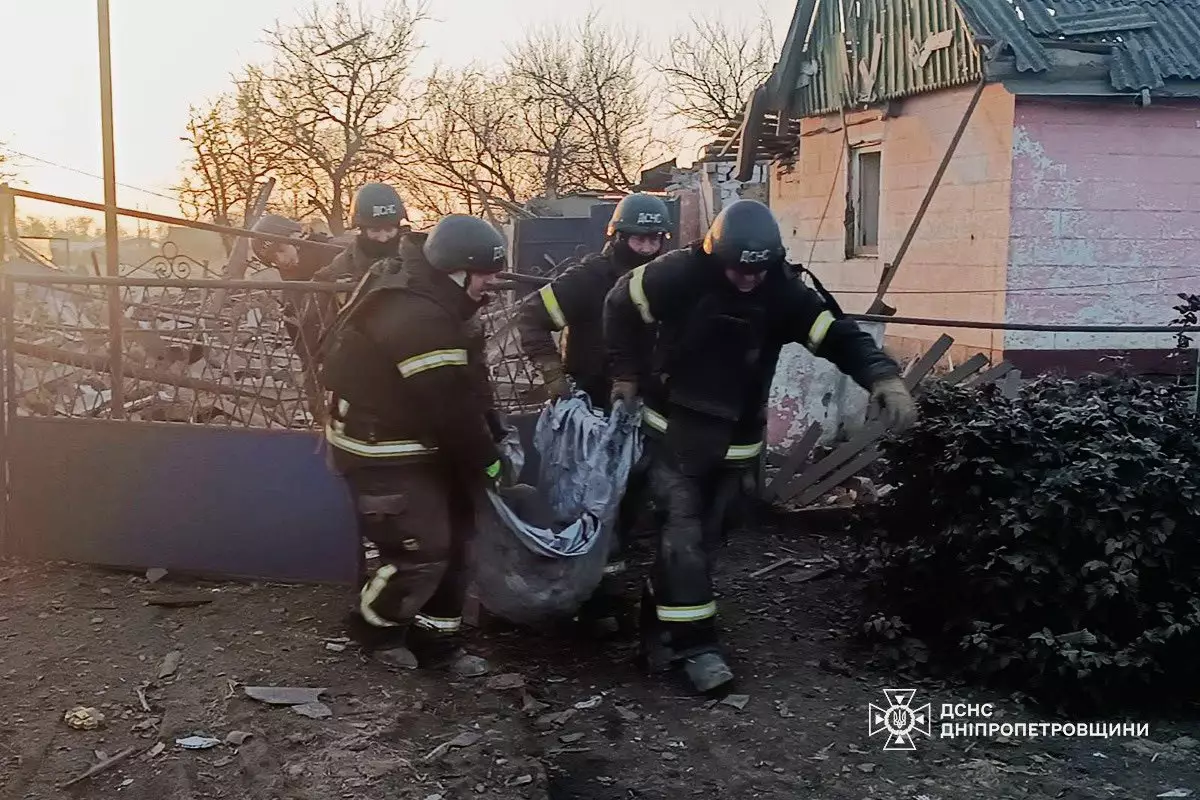 У ДСНС показали кадри ліквідації наслідків нічних обстрілів на Дніпропетровщині - 02.03.2026