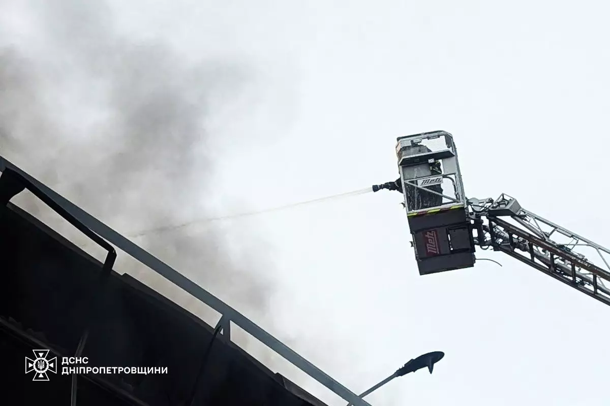 У ДСНС показали кадри ліквідації наслідків нічних обстрілів на Дніпропетровщині - 02.03.2026