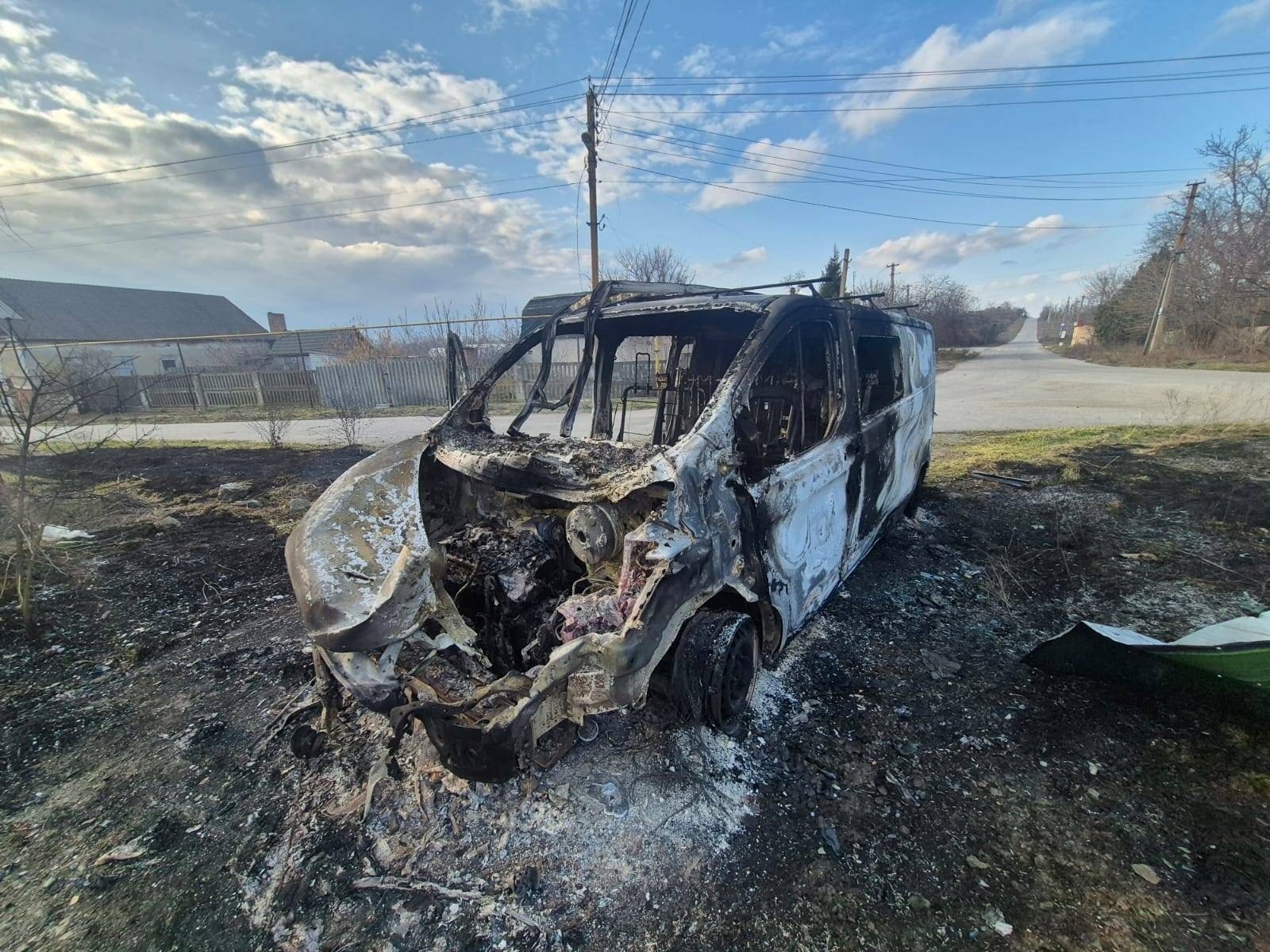 На Дніпропетровщині російській дрони атакували авто енергетиків