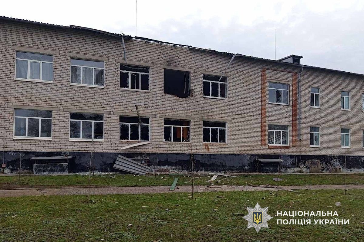 5 поранених, серед них — 17-річна дівчина: у поліції повідомили подробиці обстрілів Дніпропетровщини