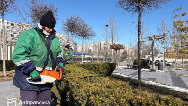 Сезонні роботи у сквері Прибережний у Дніпрі
