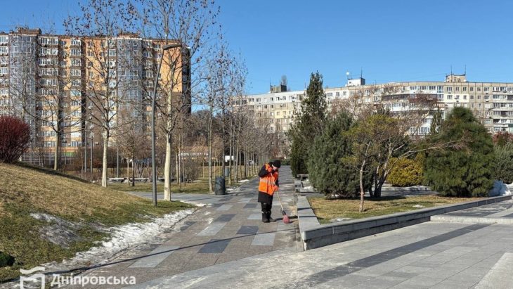 Сезонні роботи у сквері Прибережний у Дніпрі
