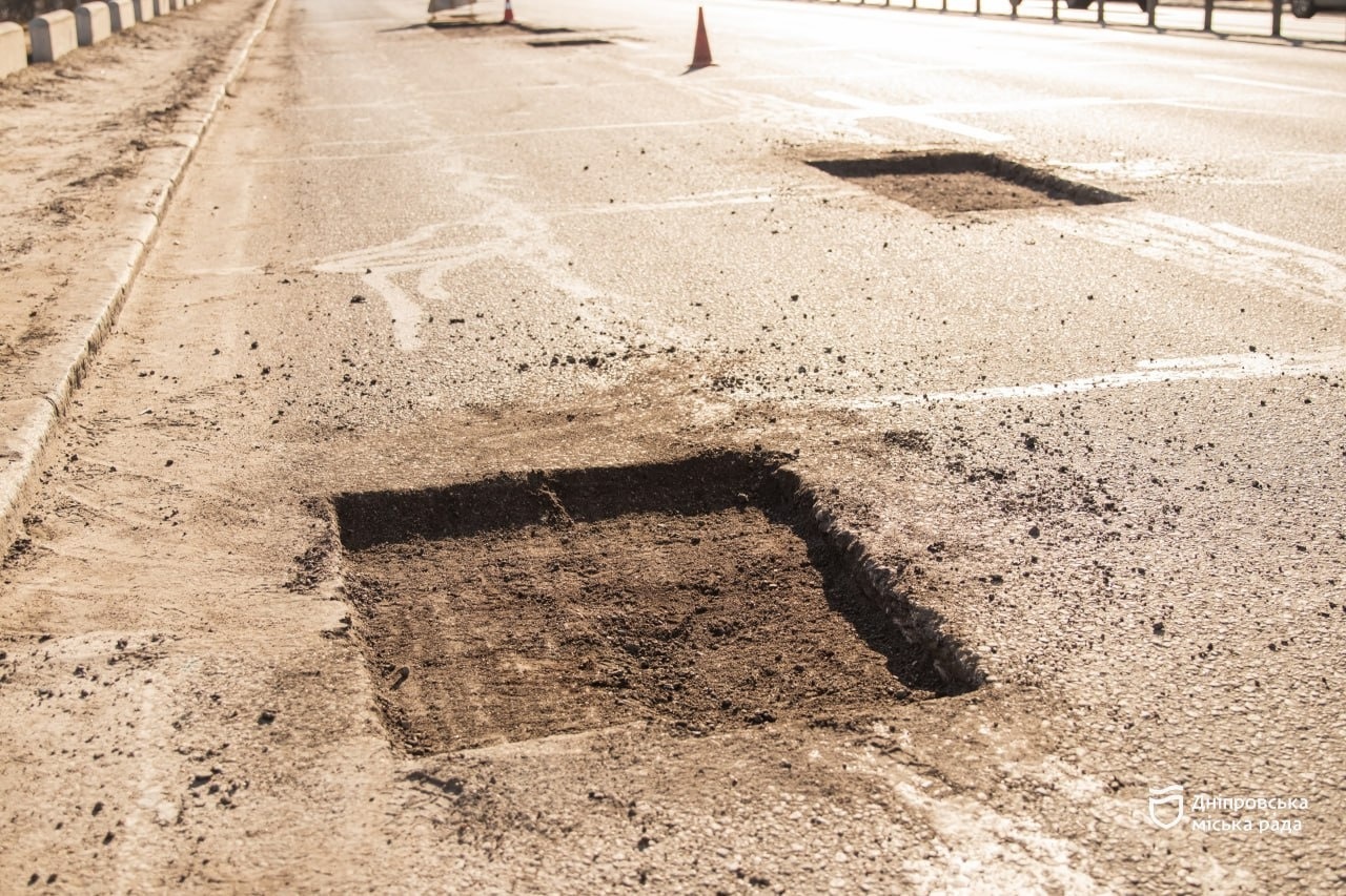 У Дніпрі цього тижня розпочався сезон гарячого асфальтування - 05.03.2026