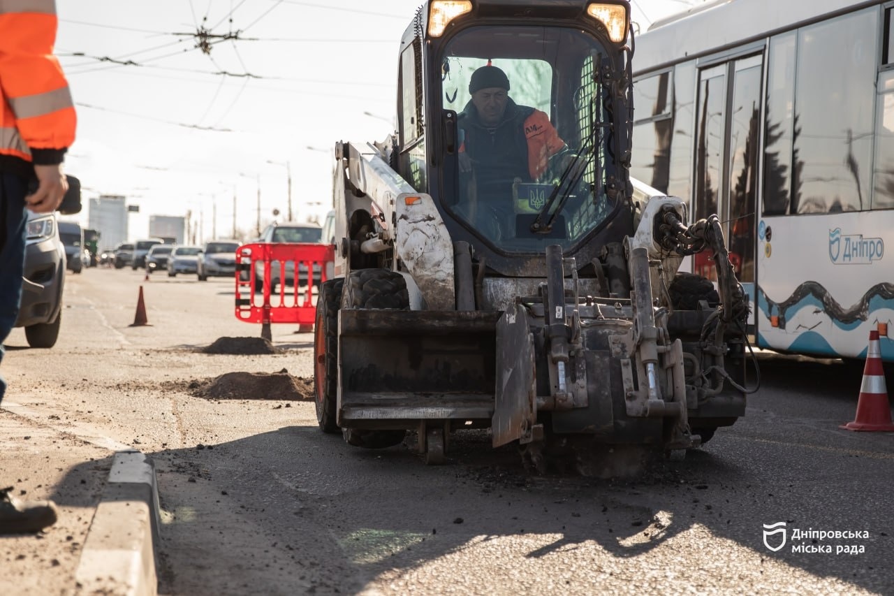 У Дніпрі цього тижня розпочався сезон гарячого асфальтування - 05.03.2026