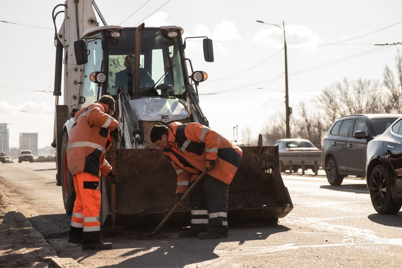 У Дніпрі цього тижня розпочався сезон гарячого асфальтування - 05.03.2026
