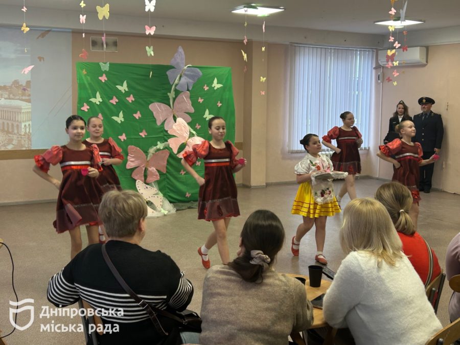 Концерт, майстер-класи та фотозони: у Дніпрі влаштували свято для жінок родин військових