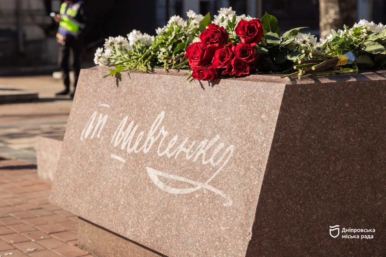 Дніпро відзначає 212-ту річницю від дня народження Тараса Шевченка
