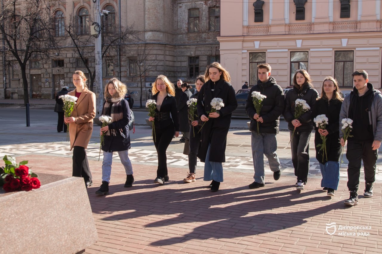 Дніпро відзначає 212-ту річницю від дня народження Тараса Шевченка