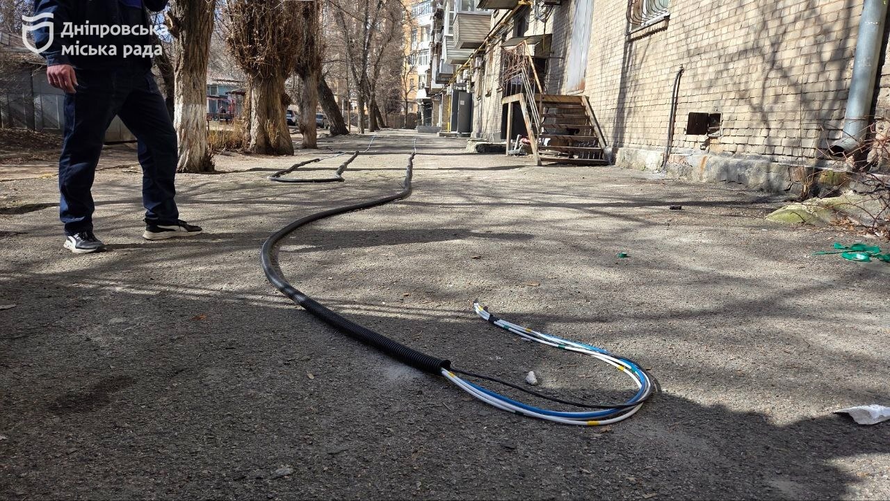 Задля безпеки у Дніпрі системно оновлюють електромережі в житлових будинках