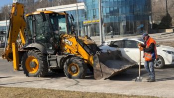 У Дніпрі прибирають дороги від залишків піщано-соляної суміші - 13.03.2026