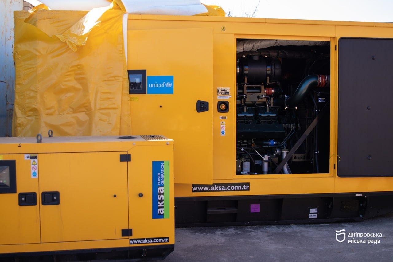 Посилить енергетичну стійкість Дніпра: КП «Теплоенерго» отримало 6 потужних генераторів від UNICEF