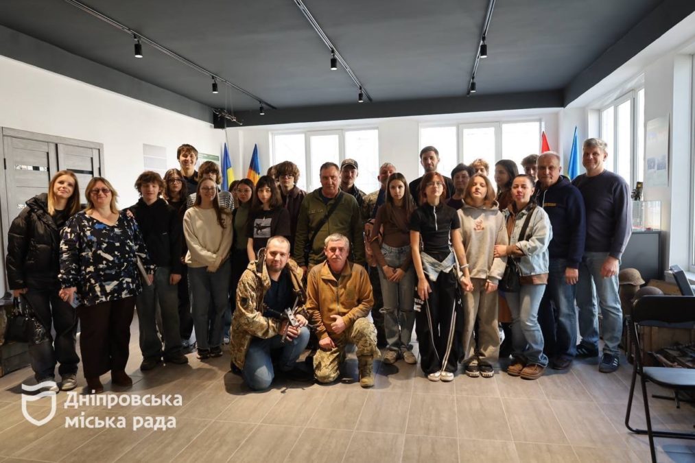 Нескорені: історія мужності: у Дніпрі відбулася зустріч молоді з захисниками - 14.03.2026