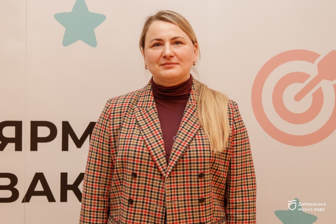 У Дніпрі пройшов ярмарок вакансій для жінок. 20 компаній-роботодавців пропонують працевлаштування - 15.03.2026