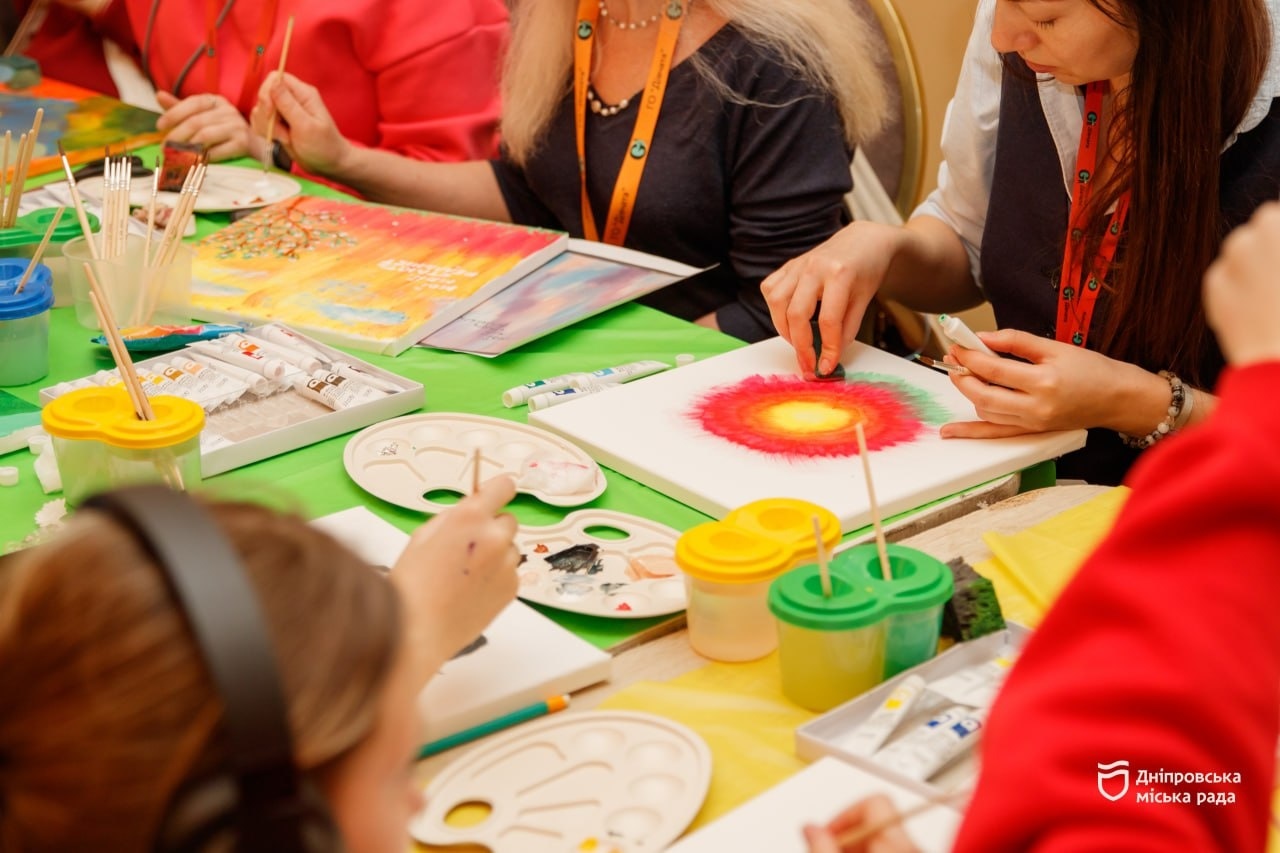 У Дніпрі пройшов ярмарок вакансій для жінок. 20 компаній-роботодавців пропонують працевлаштування - 15.03.2026