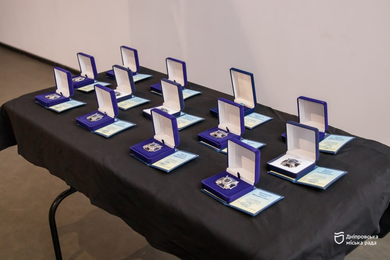 У Дніпрі вручили медалі «Захисник Вітчизни» родинам 13 загиблих військових - 17.03.2026