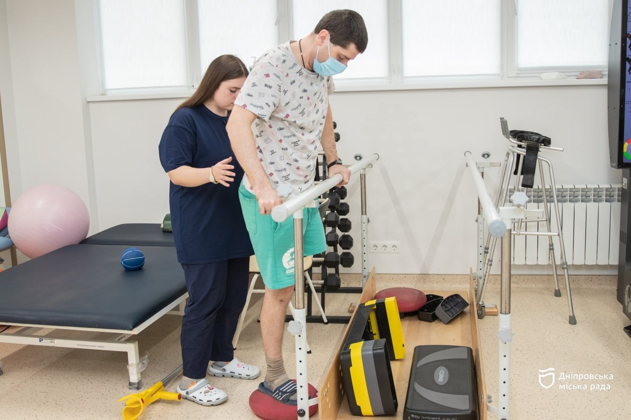 Поранений герой відновлюється після важких боїв і ампутації у Дніпрі - 19.03.2026