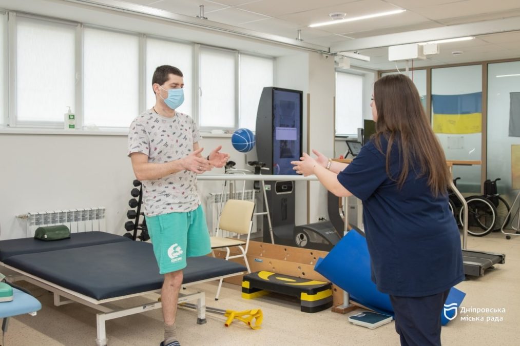 Поранений герой відновлюється після важких боїв і ампутації у Дніпрі - 19.03.2026