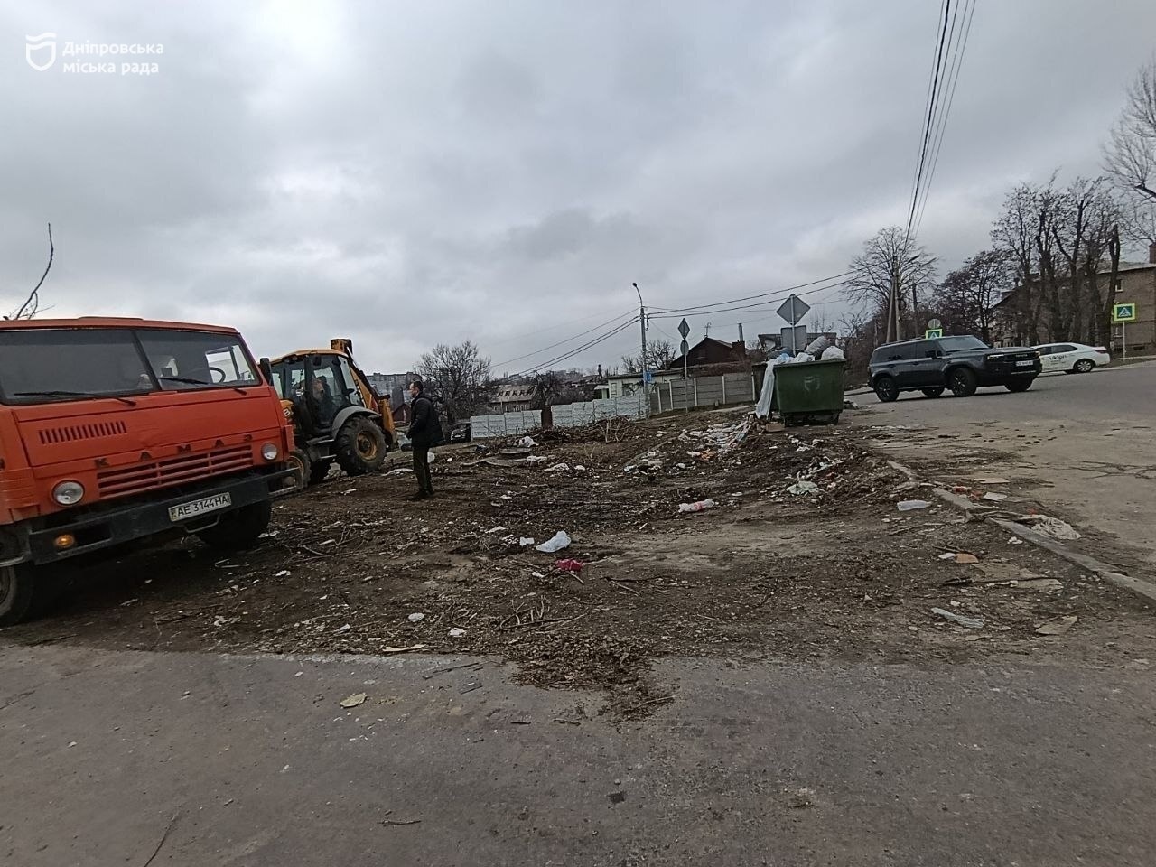 У Дніпрі тривають планові роботи з очищення міста від побутових відходів