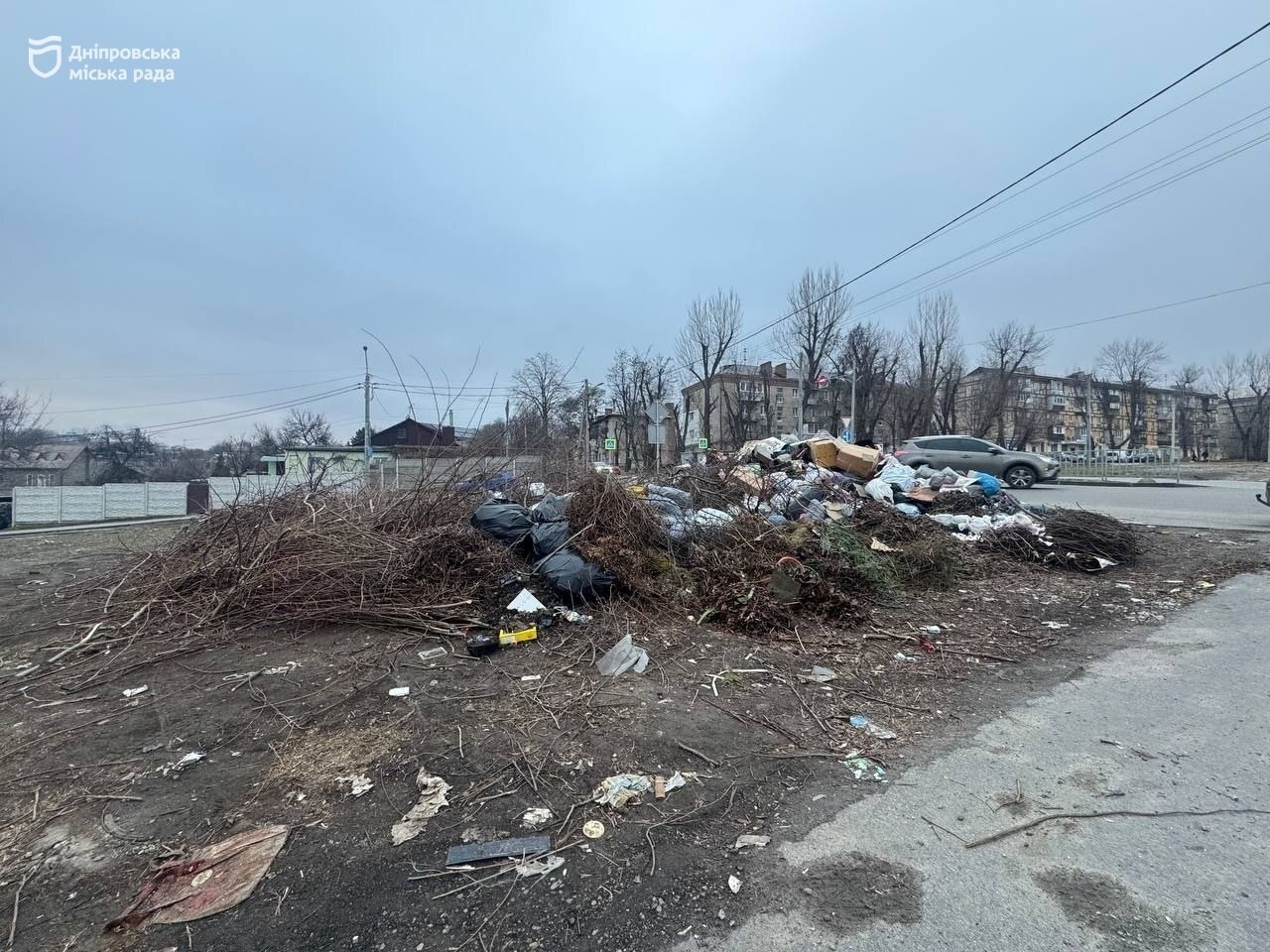 У Дніпрі тривають планові роботи з очищення міста від побутових відходів