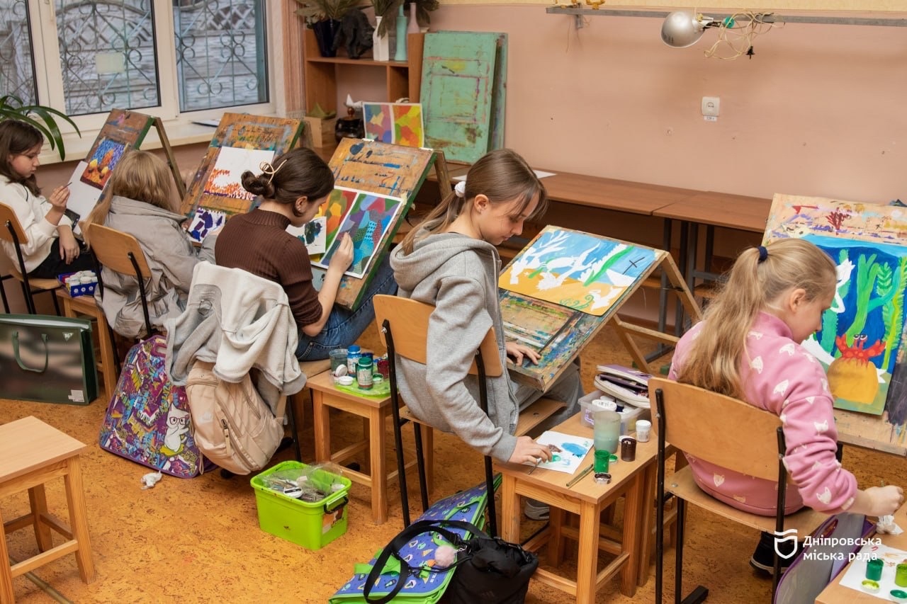 Майстер-клас із сценографії: у Дніпрі для учнів художньої школи влаштували лекцію «Театр очима художника»