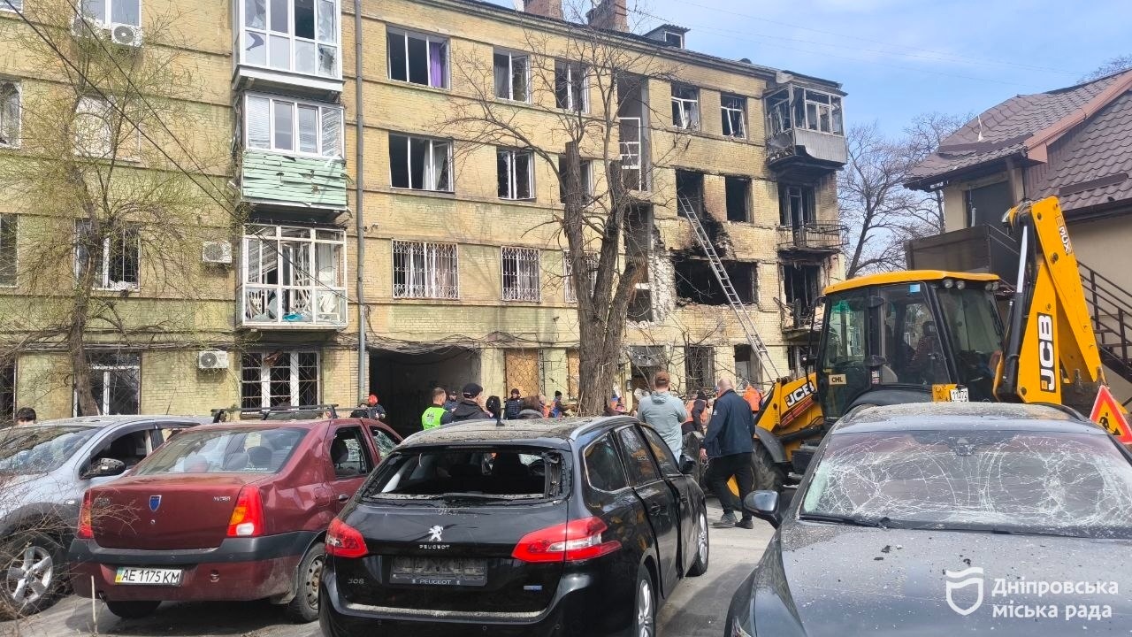 У Дніпрі оперативно допомагають мешканцям пошкоджених унаслідок ворожої атаки будинків - 26.03.2026