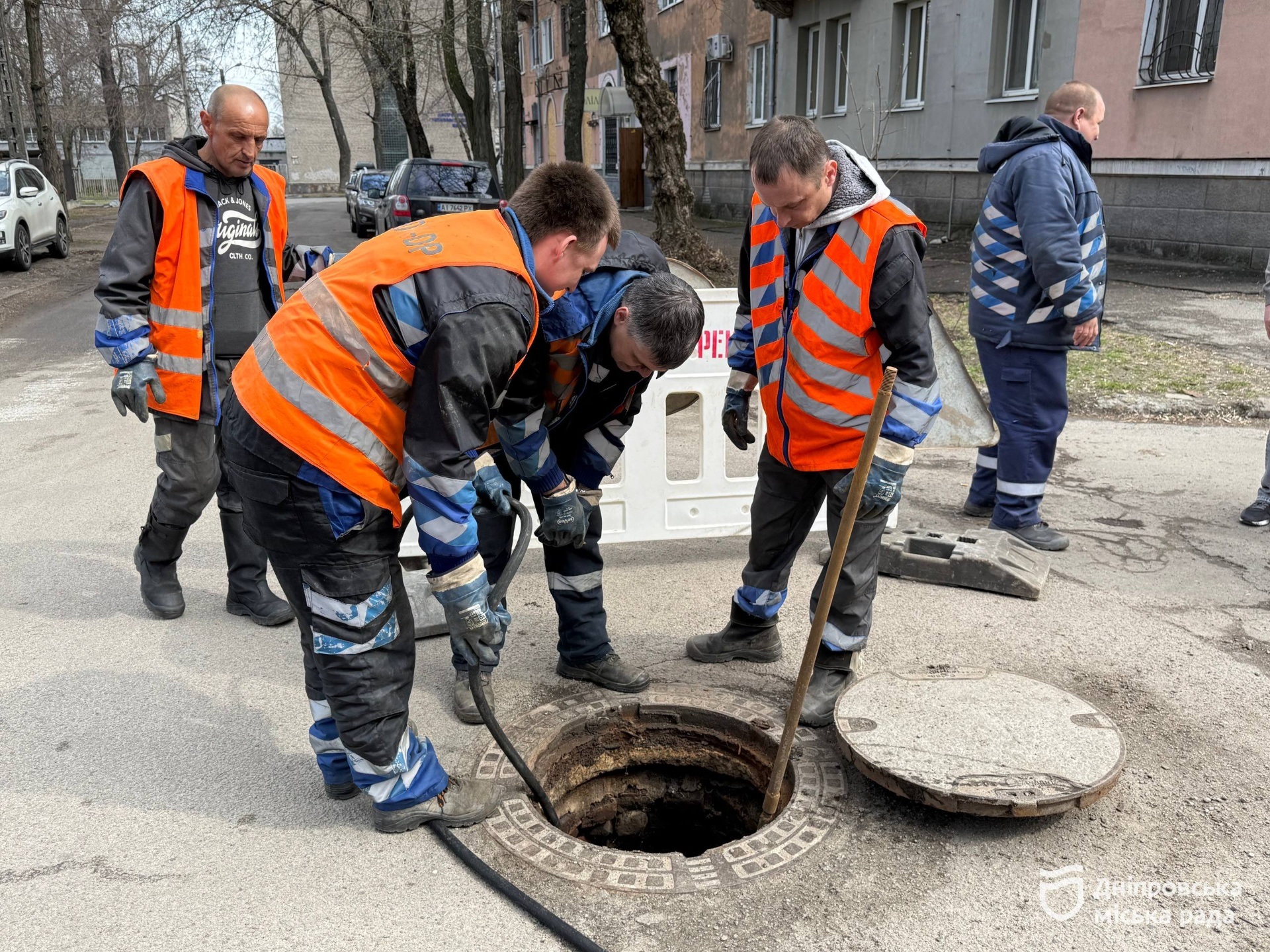 У Дніпрі продовжують відновлювати роботу мереж водопостачання та водовідведення - 26.03.2026