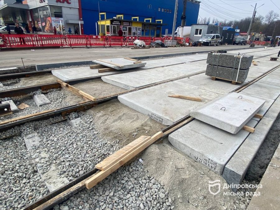 У Дніпрі комплексно ремонтують трамвайні колії на перетині проспекту Богдана Хмельницького та вулиці Чорних Запорожців - 27.03.2026