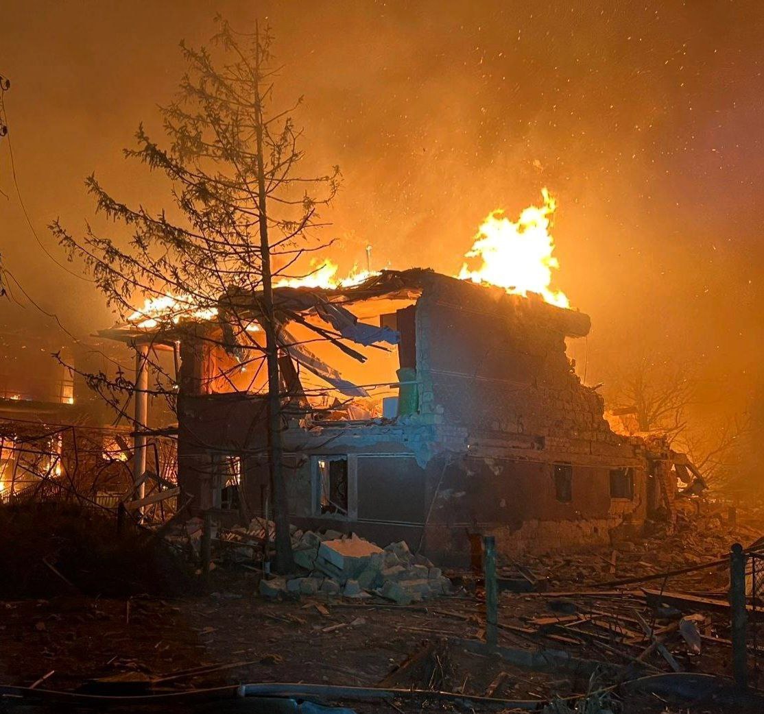 Двоє людей поранені: ворог атакував три райони Дніпропетровщини