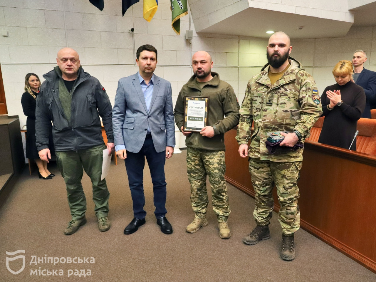 У Дніпрі під час сесії міськради бойові бригади отримали прямі грошові субвенції на найнеобхідніше