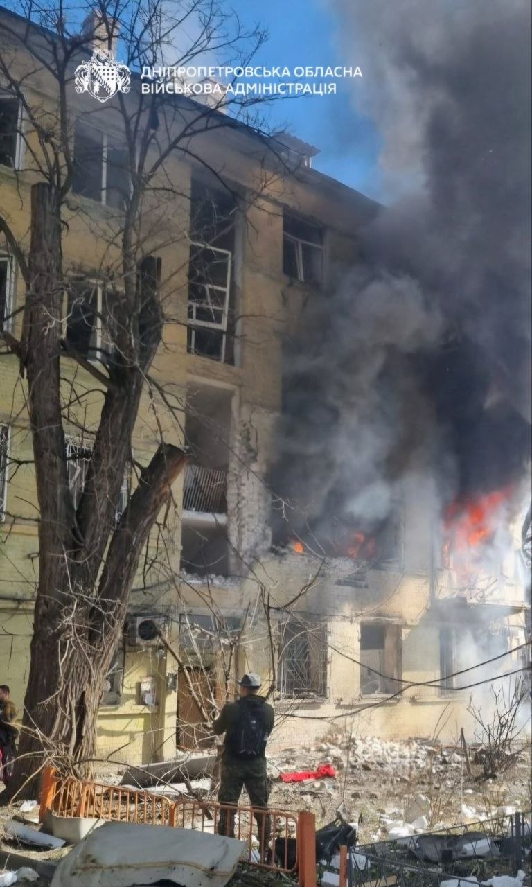 рф атакувала Дніпро: п’ятеро поранених, пошкоджена багатоповерхівка