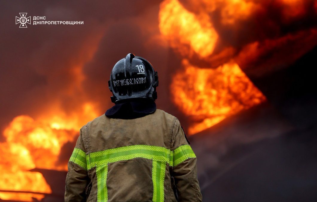 Масштабна пожежа від російського удару на Дніпропетровщині 7.03.2026: загасили 11.03.2026
