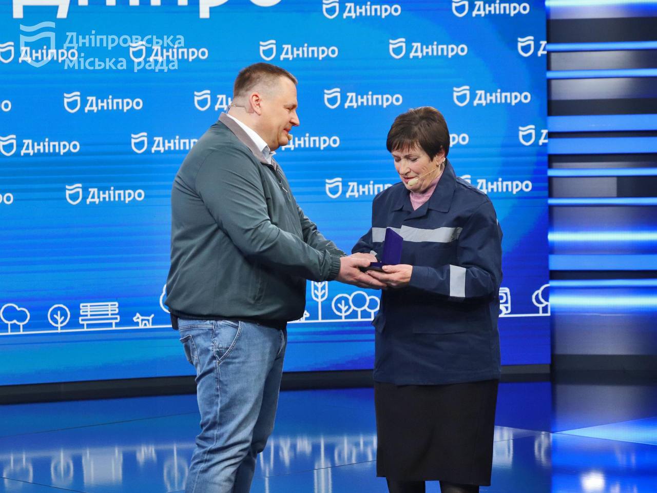 Комунальники Дніпра отримали від Філатова почесні нагороди та згадали свої історії важкої зими - 12.03.2026 