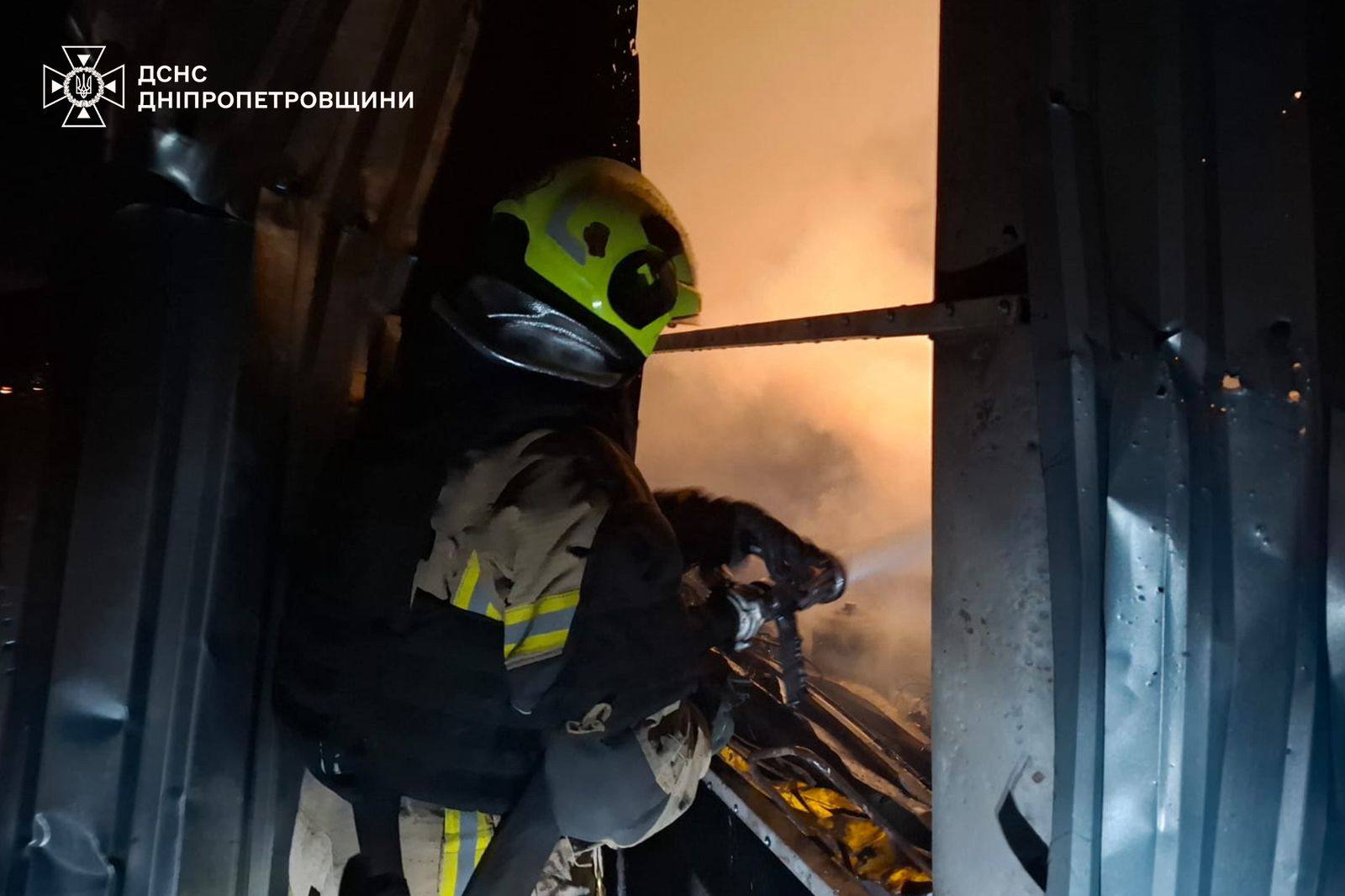 Рятувальники ДСНС на місцях ліквідують наслідки нічних обстрілів Дніпропетровщини - 16.03.2026