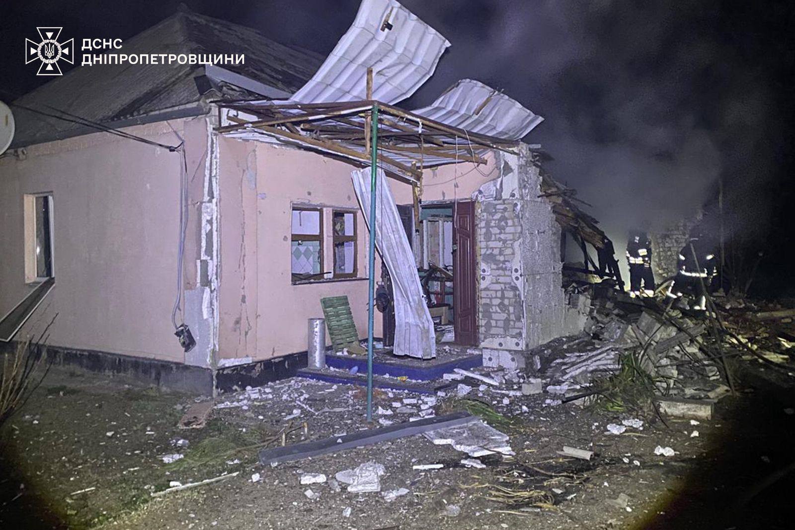 Рятувальники ДСНС на місцях ліквідують наслідки нічних обстрілів Дніпропетровщини - 16.03.2026