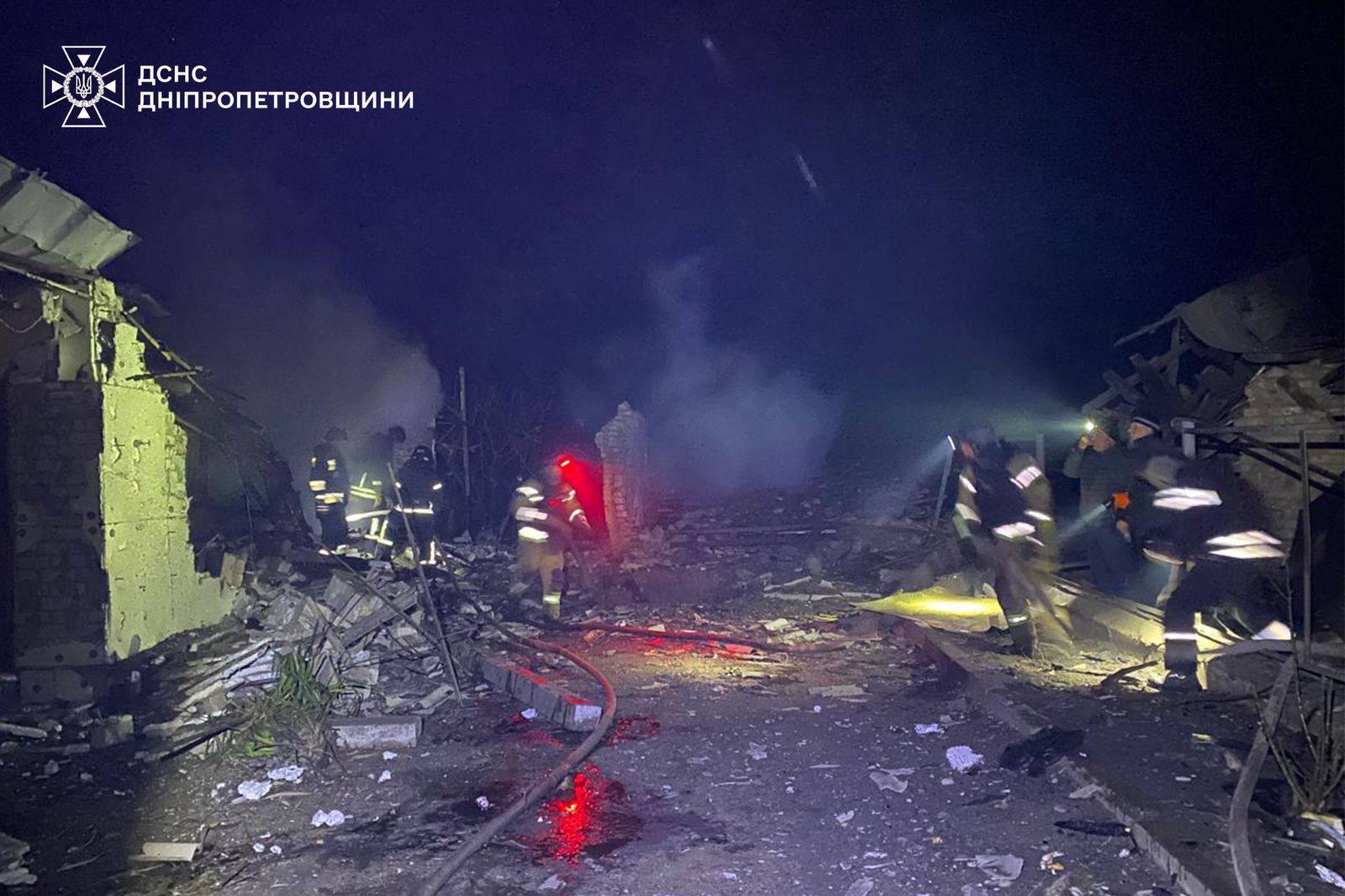 Рятувальники ДСНС на місцях ліквідують наслідки нічних обстрілів Дніпропетровщини - 16.03.2026