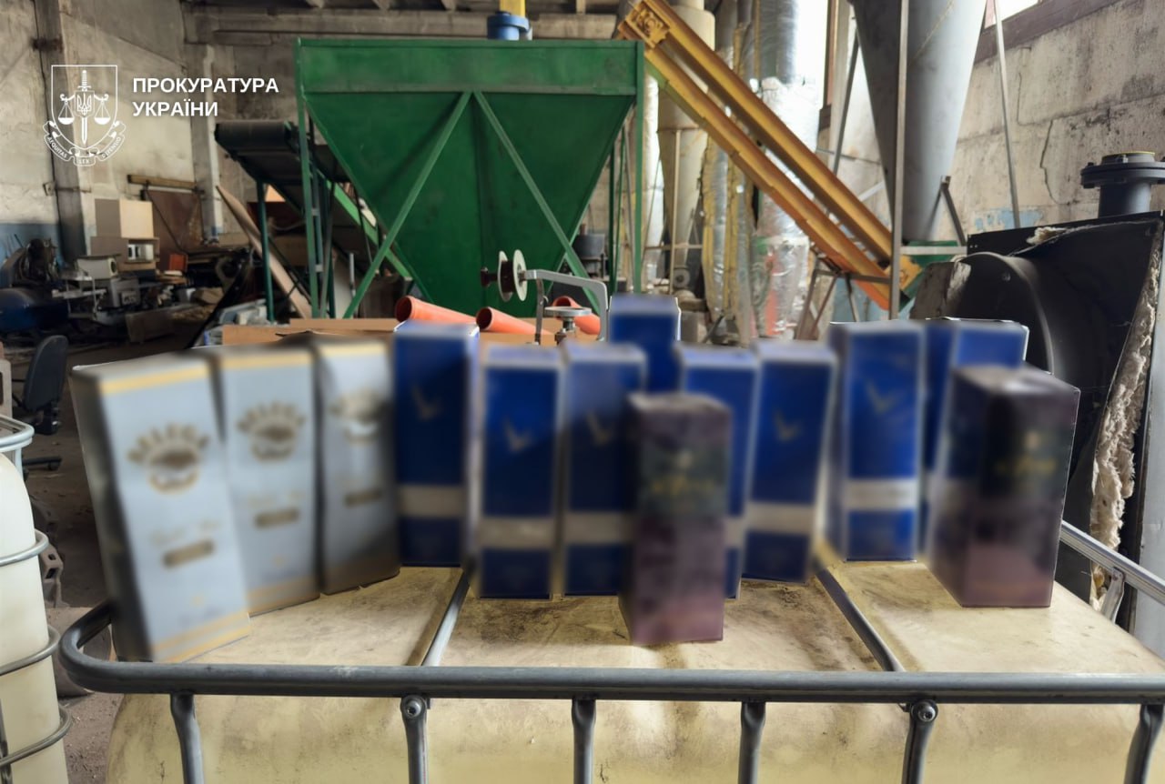 У Кривому Розі правоохоронці вилучили понад 2 тисячі літрів фальсифікованого алкоголю - 19.03.2026