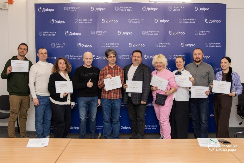 У Дніпрі вручили сертифікати переможцям конкурсу щодо надання фінпідтримки ГО з міського бюджету у 2026 році - 24.03.2026