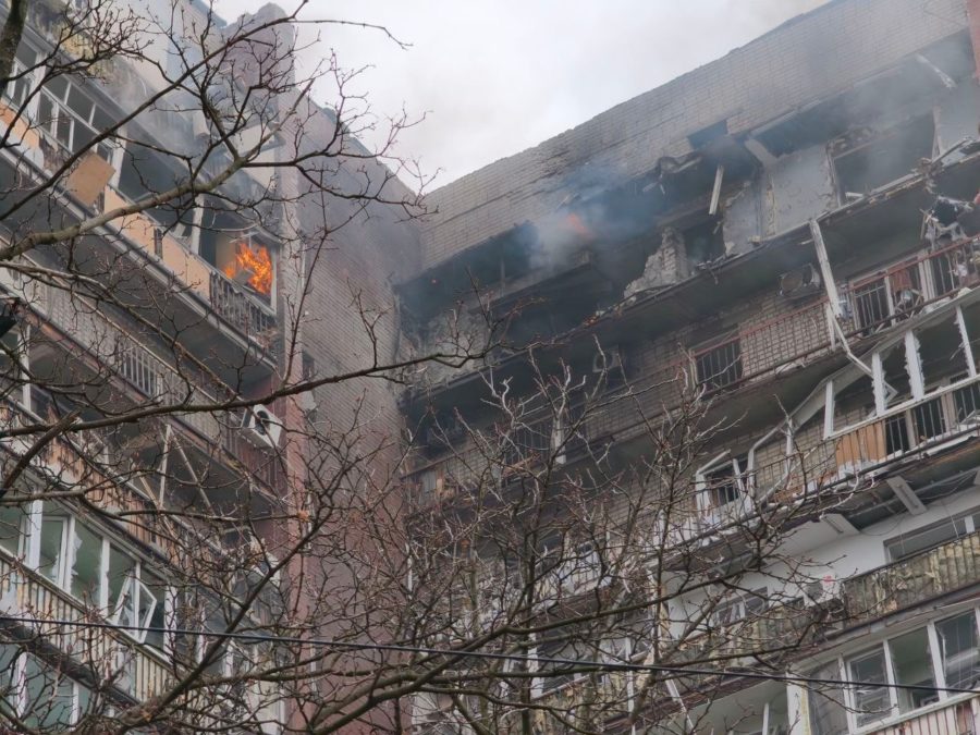 рф атакувала Дніпро: пошкоджена багатоповерхівка, є постраждалі