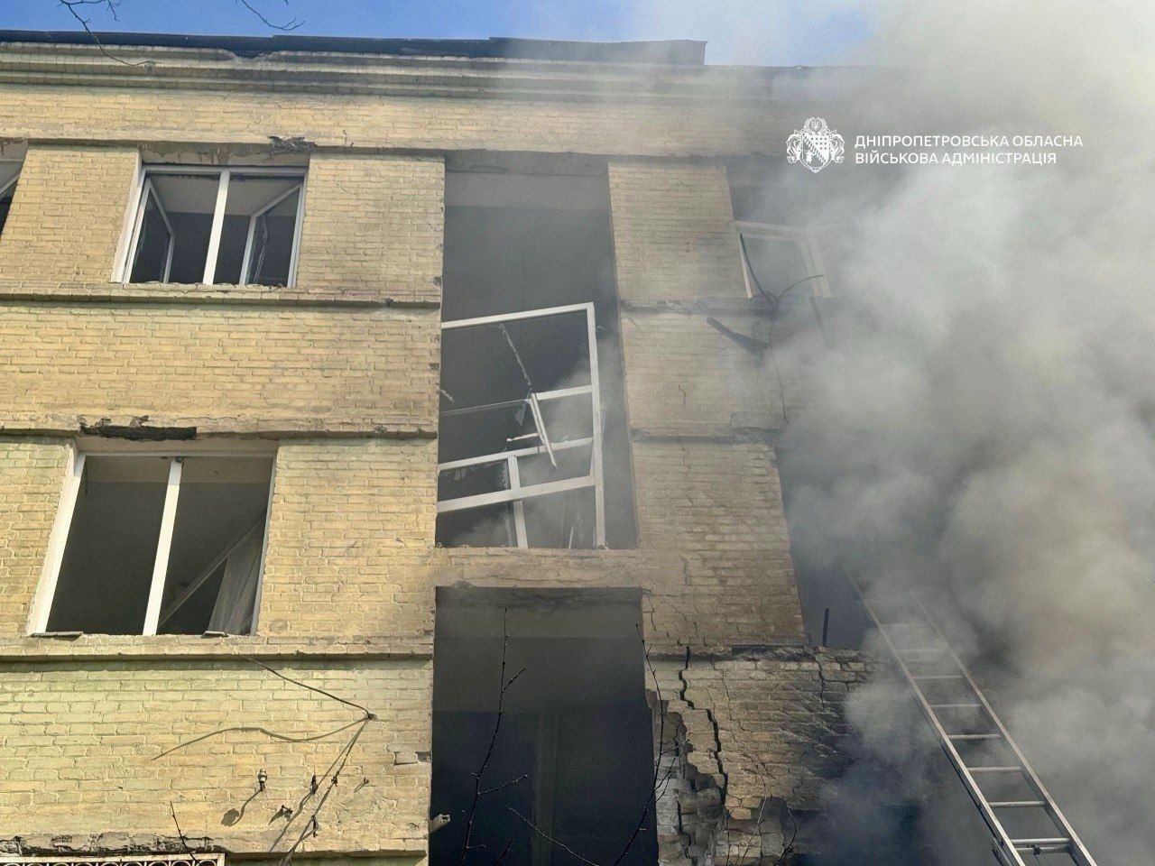 рф атакувала Дніпро: п’ятеро поранених, пошкоджена багатоповерхівка