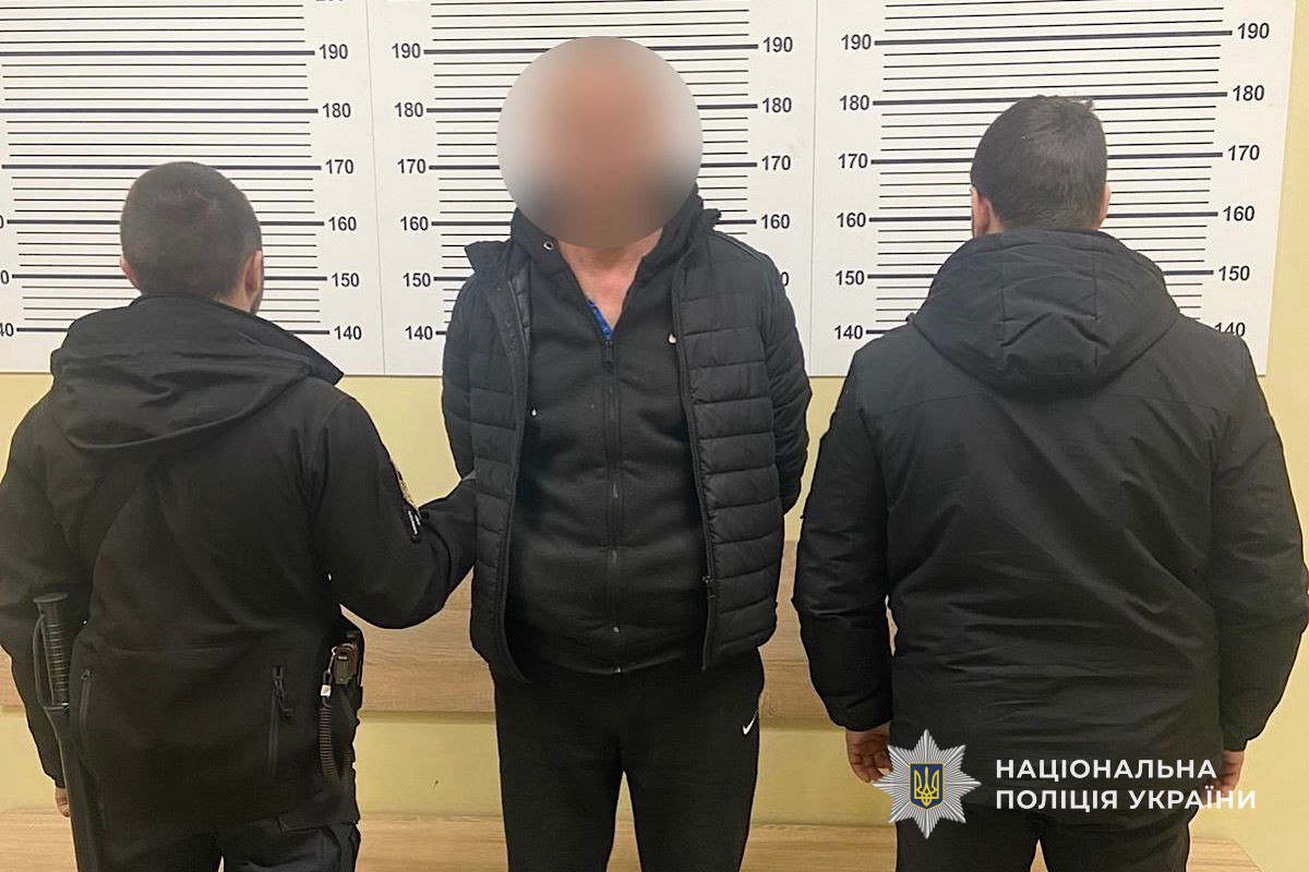 У Дніпрі чоловік підпалив авто знайомого через ревнощі