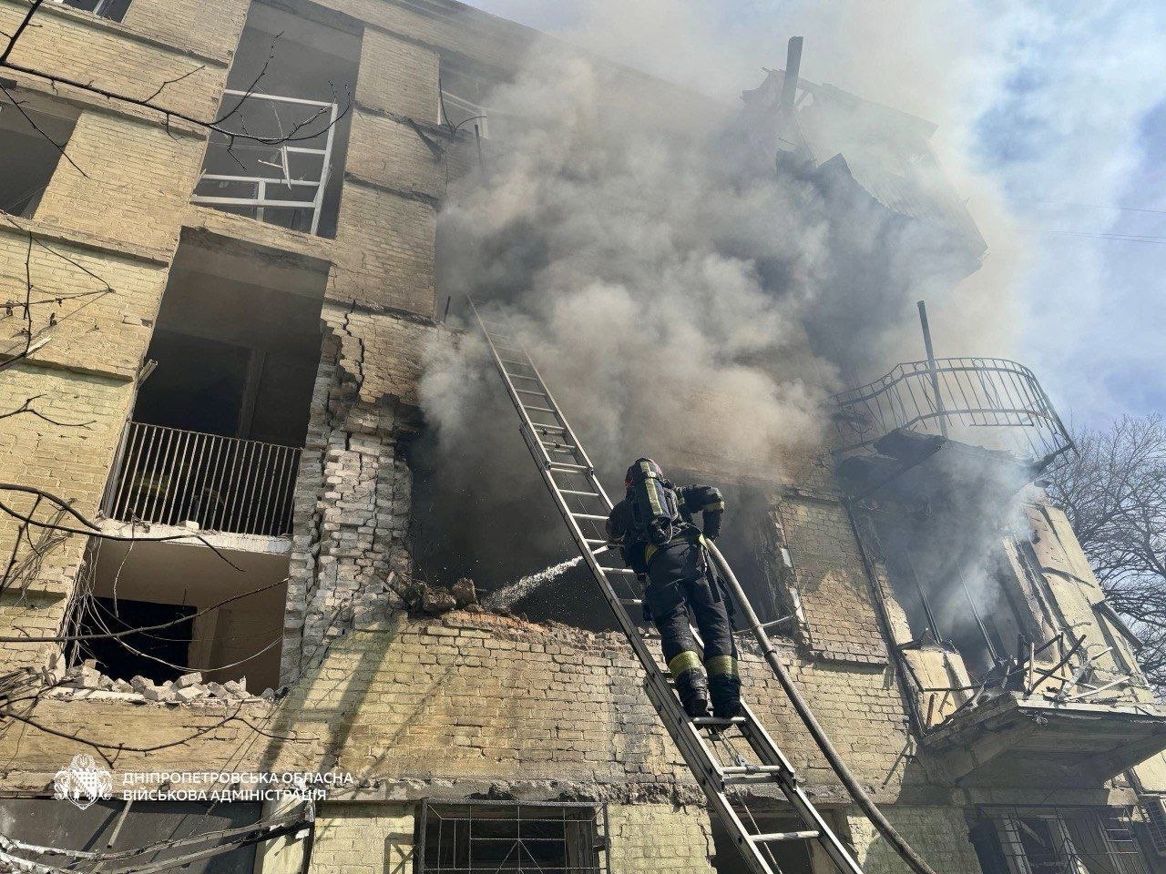 рф атакувала Дніпро: п’ятеро поранених, пошкоджена багатоповерхівка