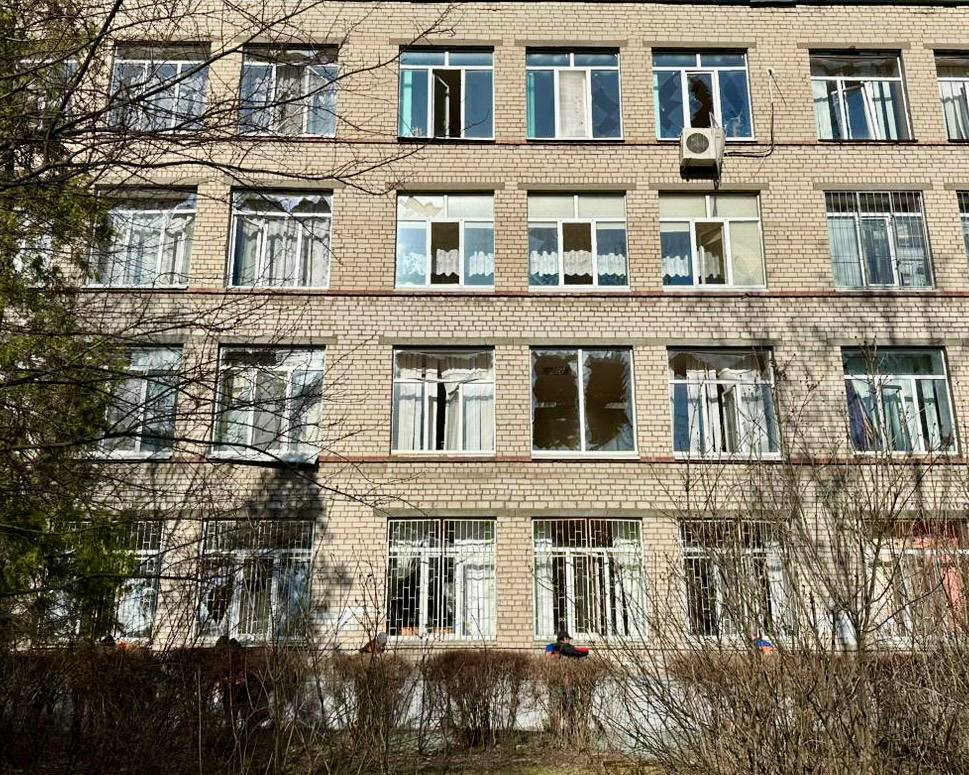 Від ранку на місцях ворожих ударів продовжують працювати близько сотні комунальників та важка спецтехніка, — Борис Філатов