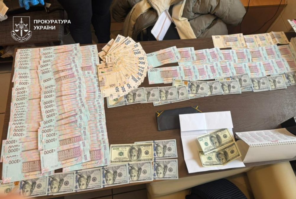 На Дніпропетровщині викрили лікарів, які за $4,5 тис. оформлювали інвалідність військовозобов’язаним