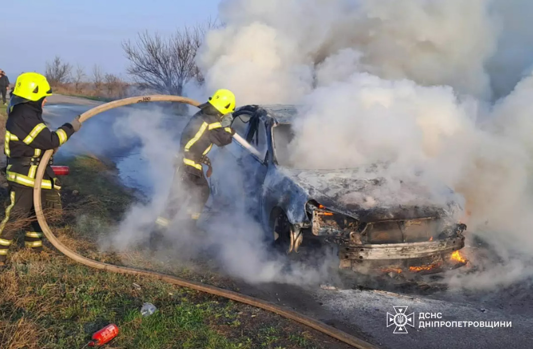 У селищі Аули на Кам’янщині вогонь знищив легковик Chevrolet Epica - 28.03.2024