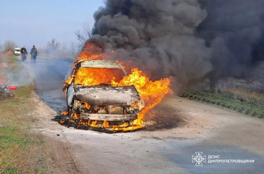 У селищі Аули на Кам’янщині вогонь знищив легковик Chevrolet Epica - 28.03.2024