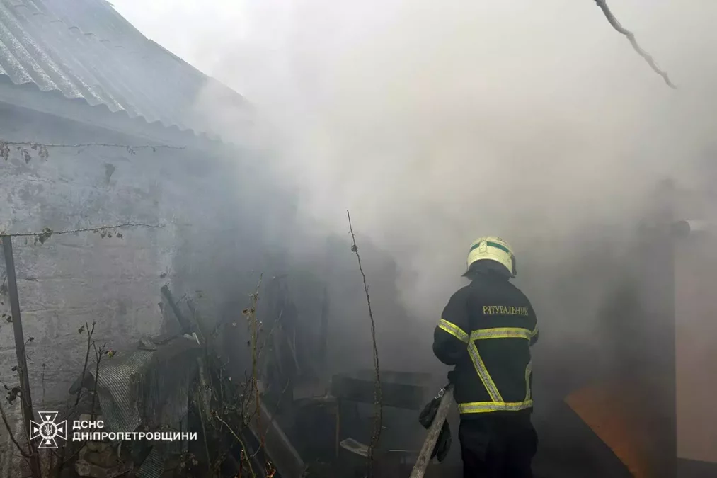 На вулиці Юрія Кондратюка у Дніпрі горів двоповерховий будинок - 17.03.2026