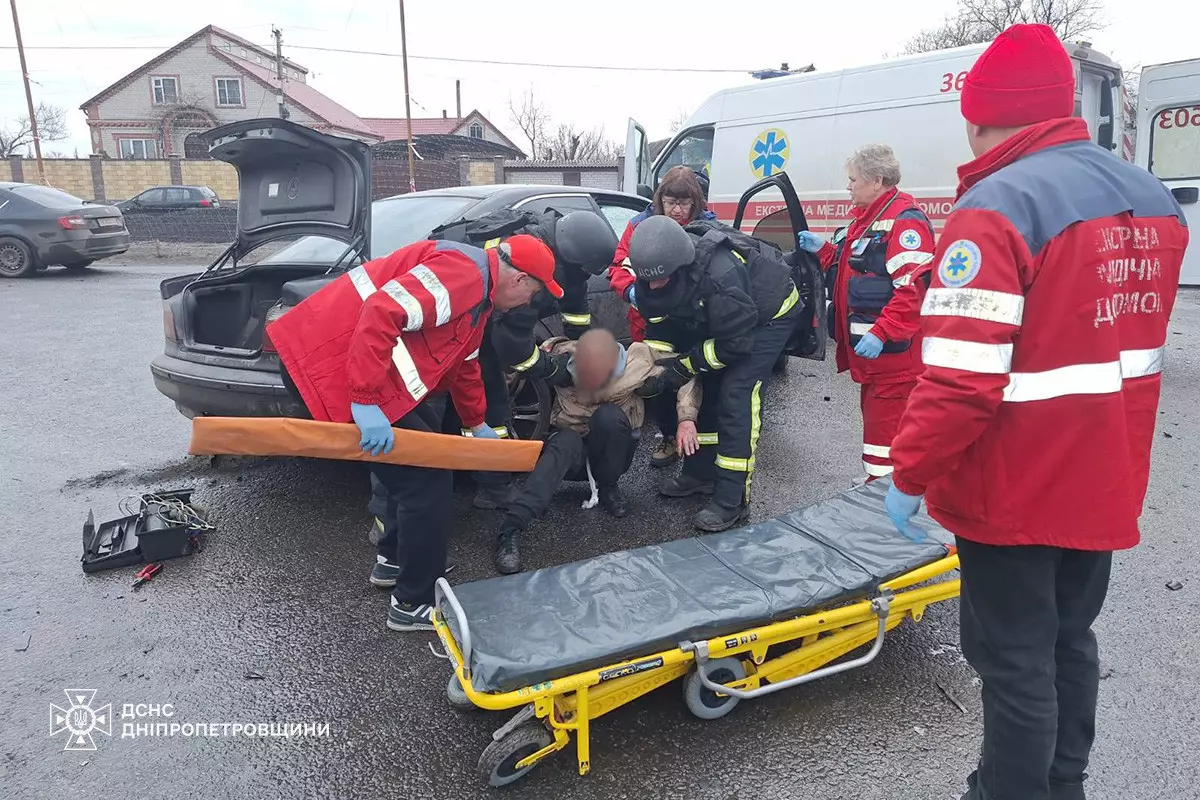 ДТП на Синельниківщині: зіткнулися «ГАЗ 3302» та «BMW», є постраждалі - 25.03.2026