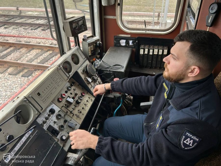 Зарплата до 30 тисяч гривень + соцпакет: у Дніпрі шукають водіїв електротранспорту та машиністів метро - 24.03.2026